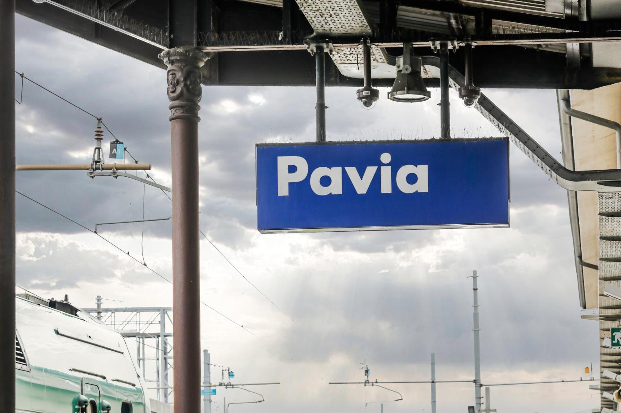 Suite Angolo Alla Stazione - Appartamento Con Terrazzo Panoramico Pavia Dış mekan fotoğraf