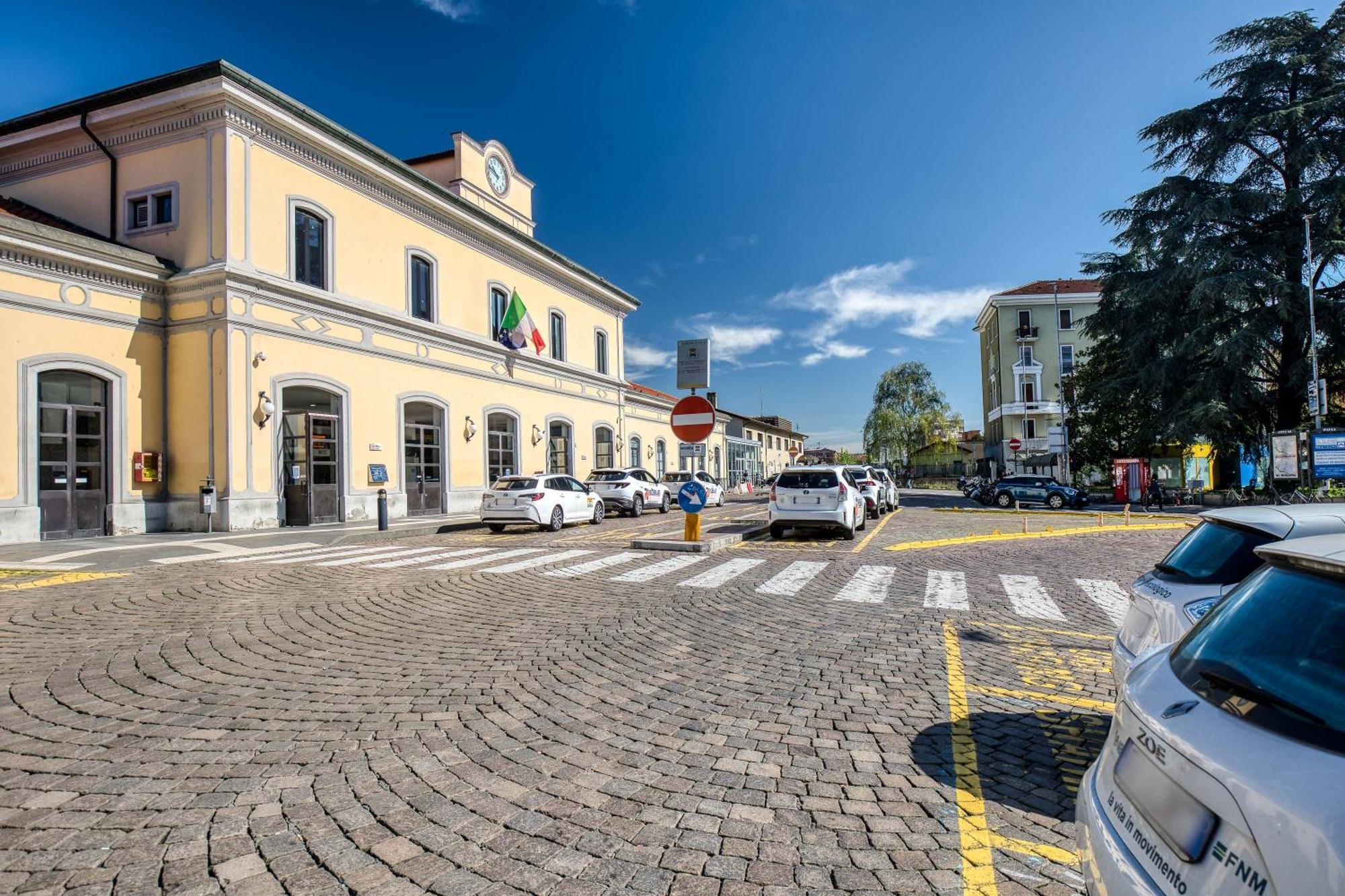 Suite Angolo Alla Stazione - Appartamento Con Terrazzo Panoramico Pavia Dış mekan fotoğraf